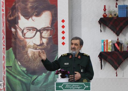 لرستان پای شهادت و دفاع از ایران ایستاده است/ هر کس می خواهد لرستان را بشناسد به منطقه حاج عمران برود